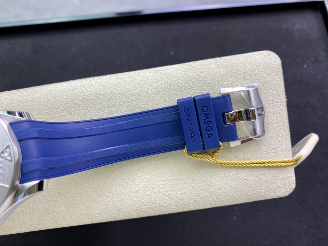 SEAMASTER DIVER 300 STAINLESS STEEL BLUE DIAL RUBBER STRAP