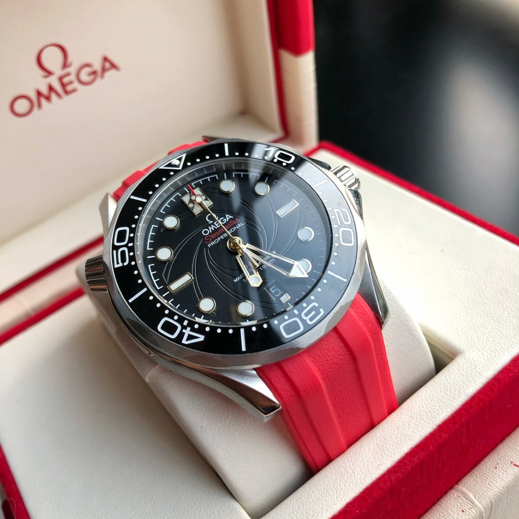 SEAMASTER DIVER 300M CO-AXIAL 42MM 007 RED RUBBER