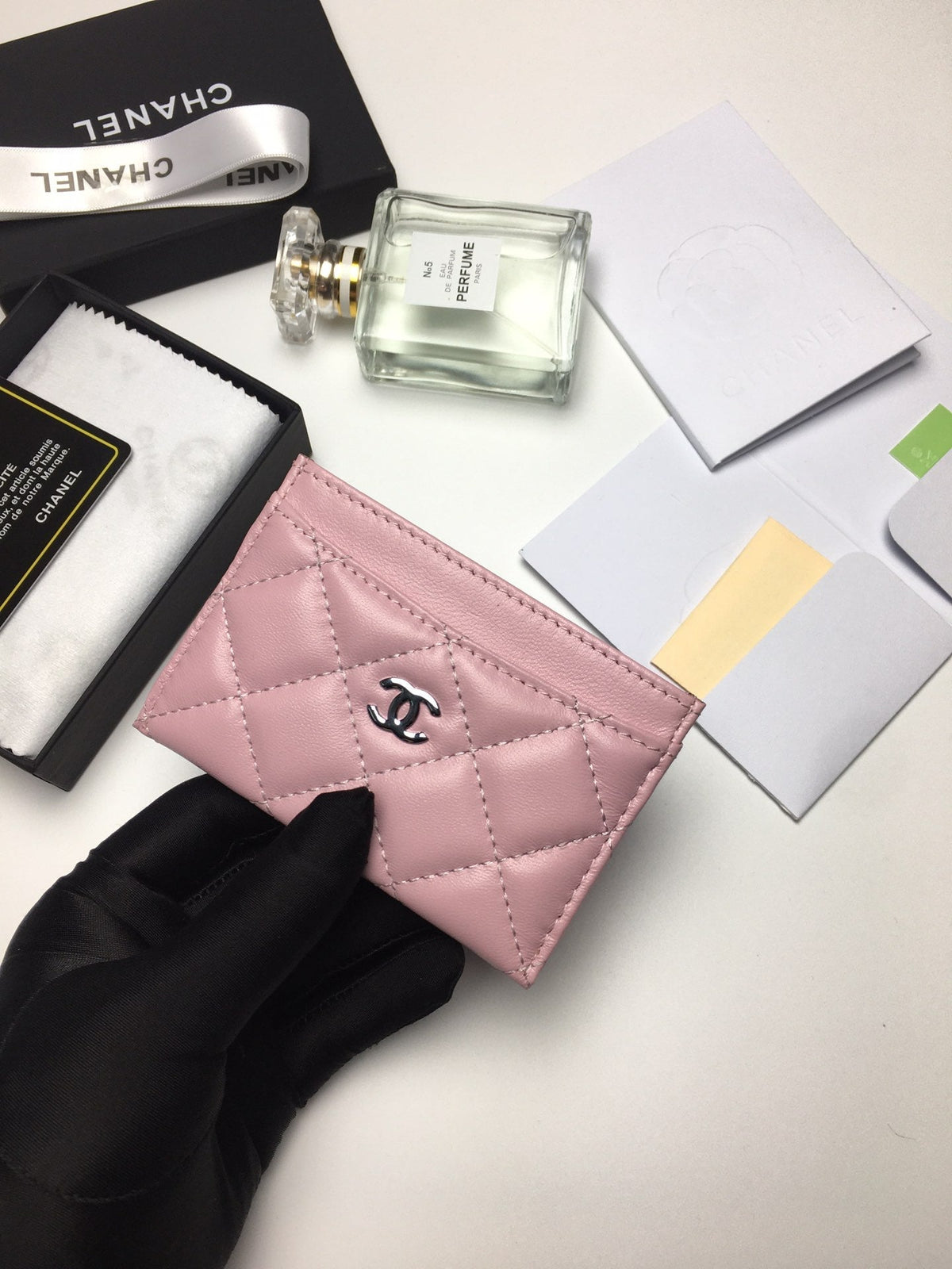 CC CARD HOLDER 11.2 BABY PINK CALFSKIN SILVER ICON