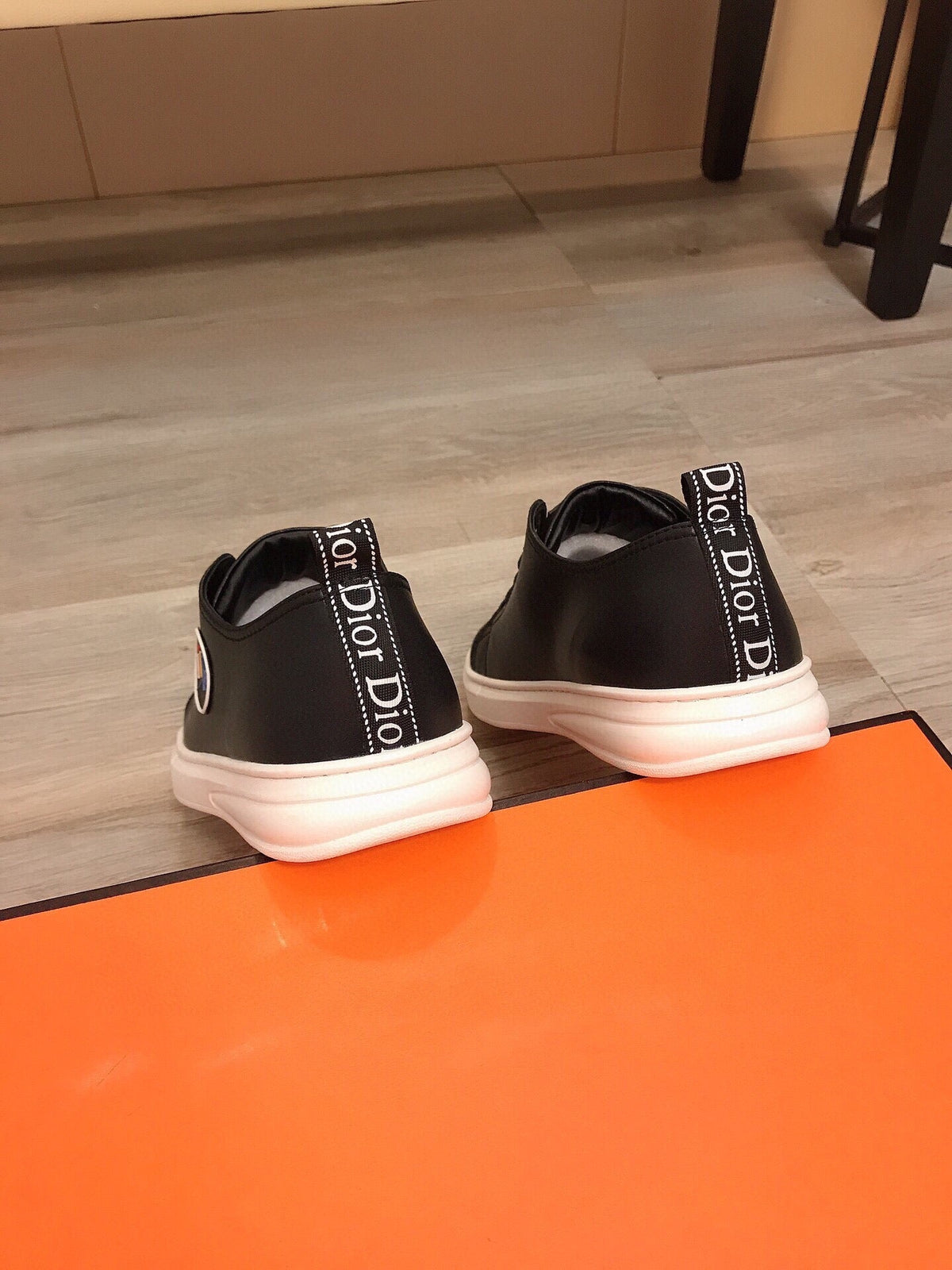 CD B23 LOW-TOP CIRCLE ICON SNEAKER BLACK CALFSKIN