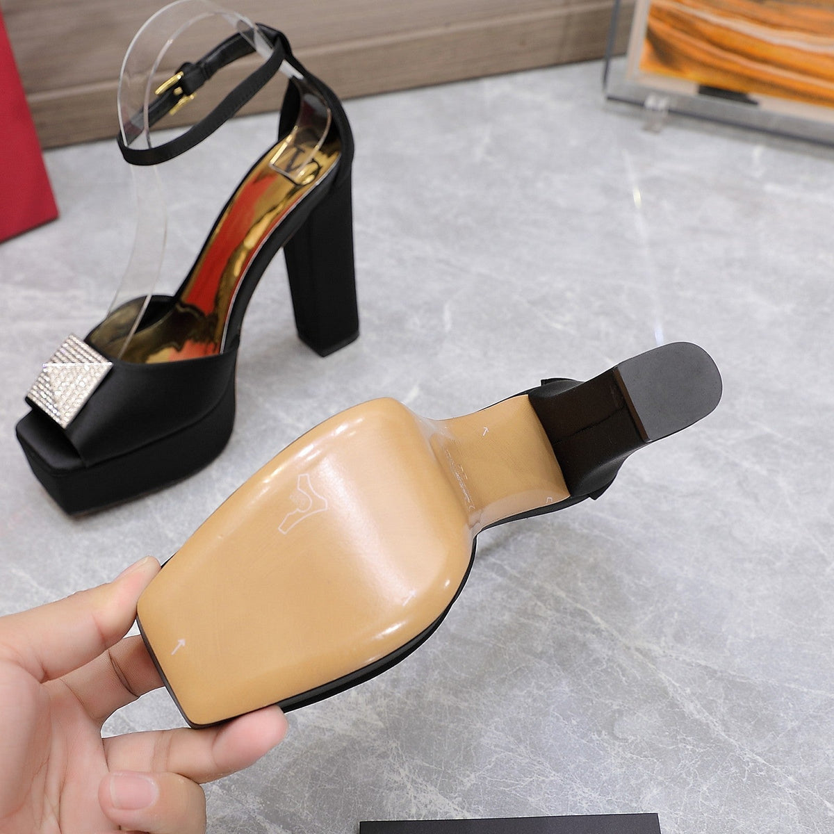 Open Toe Pump With One Stud Diamond Patent Black Leather 130MM