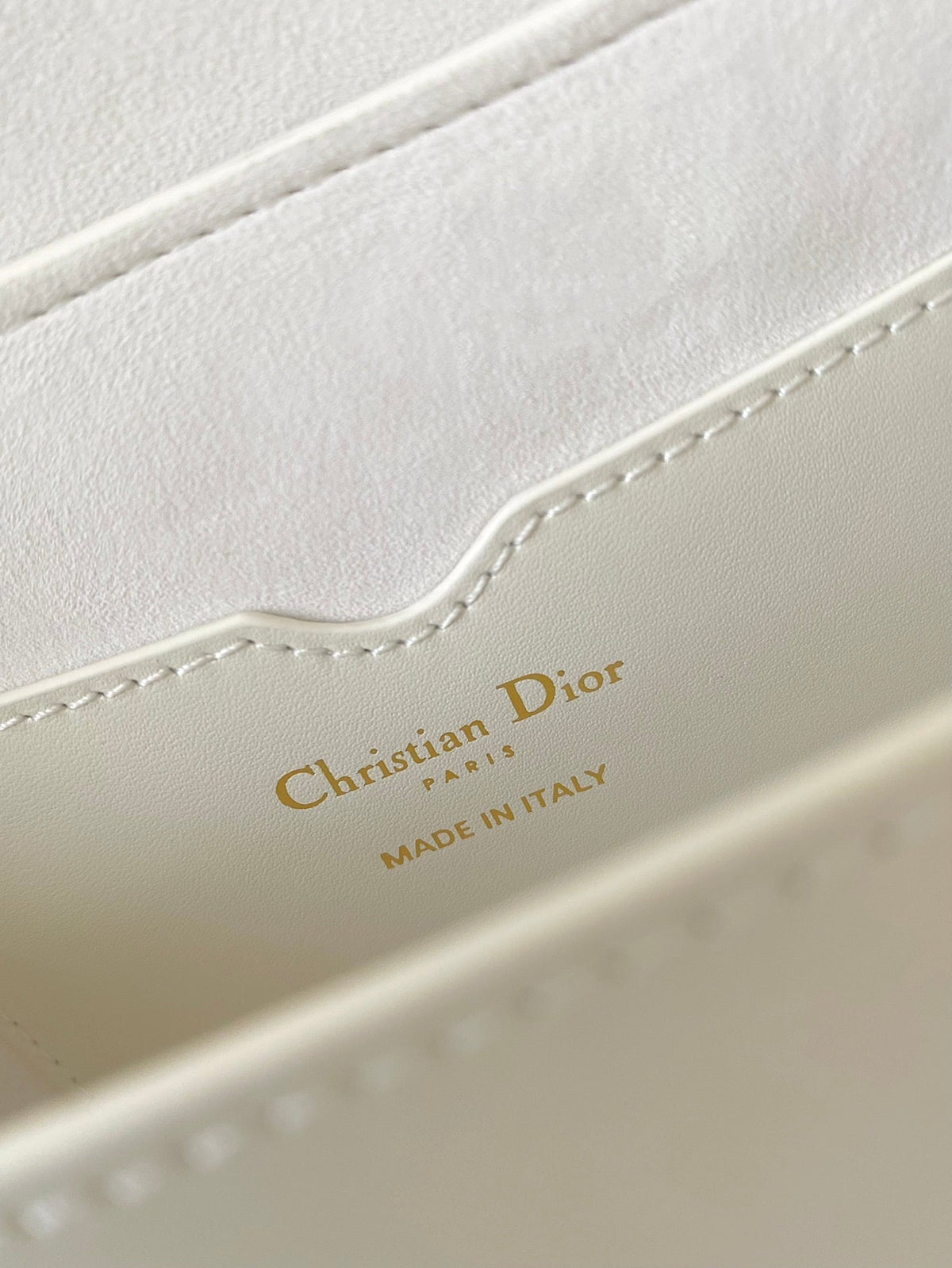 medium cd east west bobby 22cm white calfskin ghw
