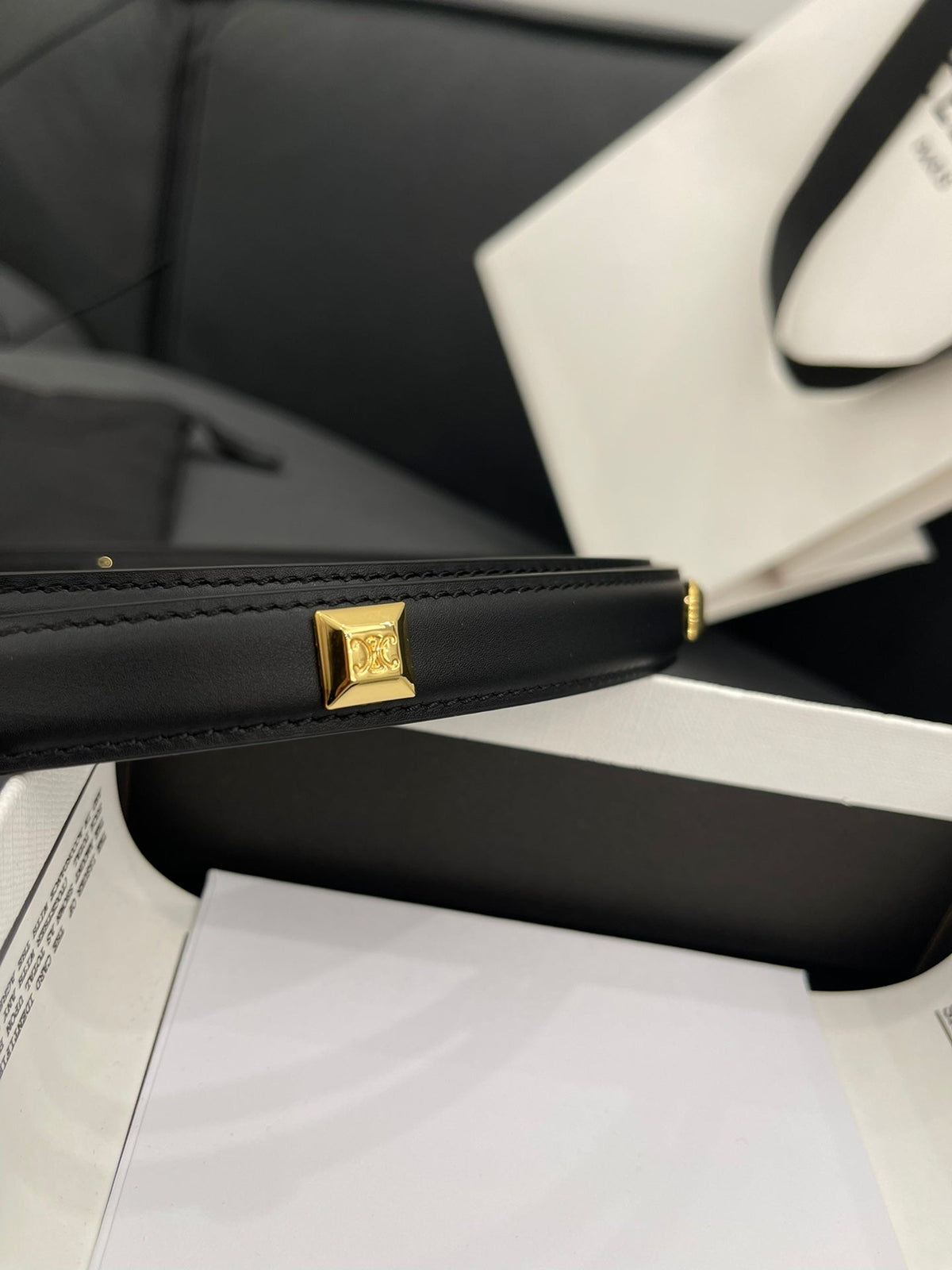 CL SMALL 18 MM TRIOMPHE BELT IN TAURILLON BLACK LEATHER GOLD HARDWARE