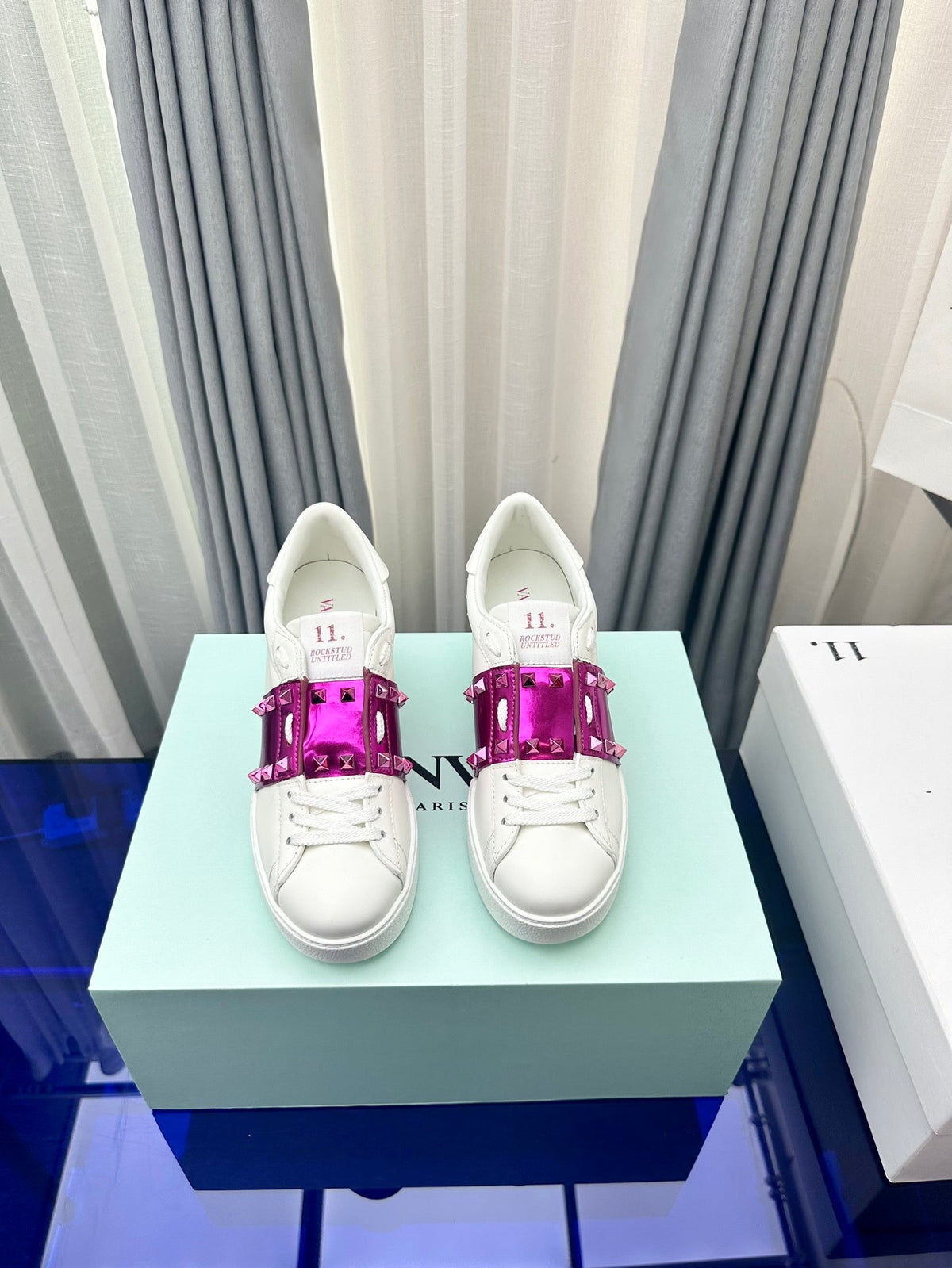 FLATFORM ROCKSTUD UNTITLED SNEAKER IN WHITE MIX MAGENTA PURPLE CALFSKIN