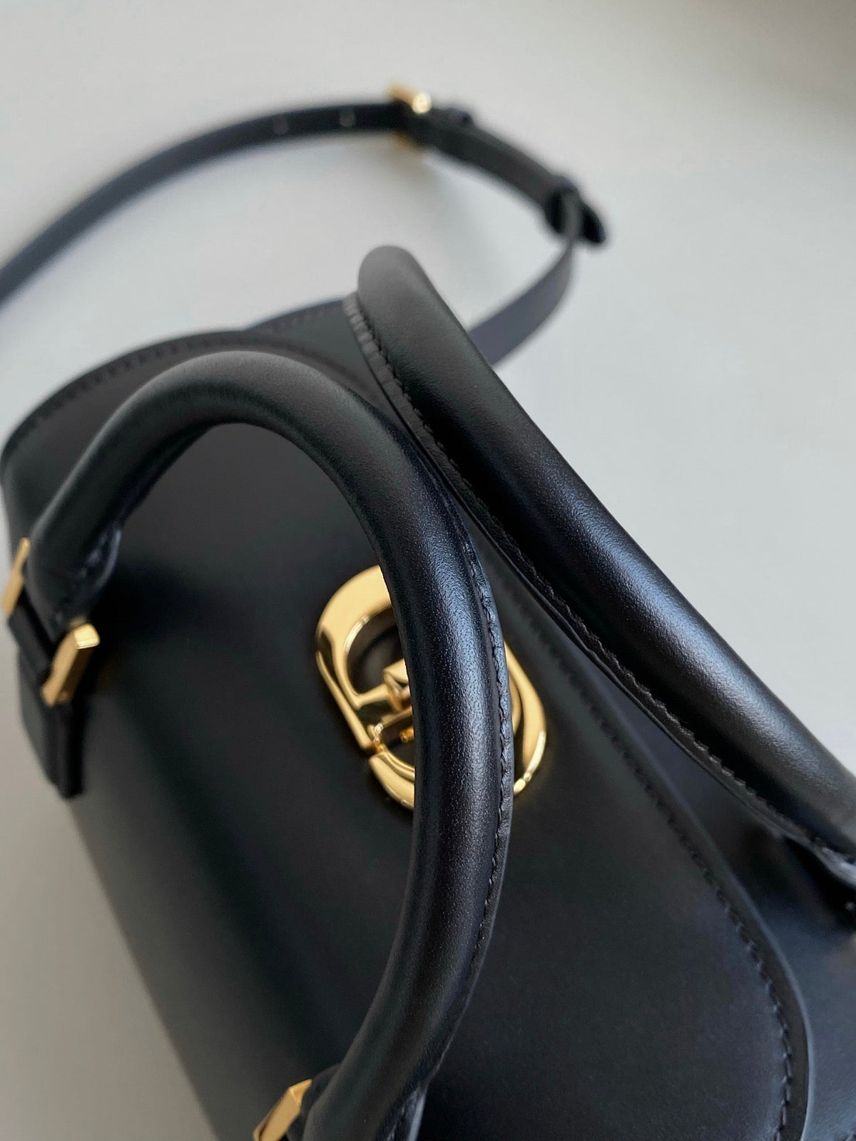 BOSTON 20 HANDBAG IN BLACK CALFSKIN