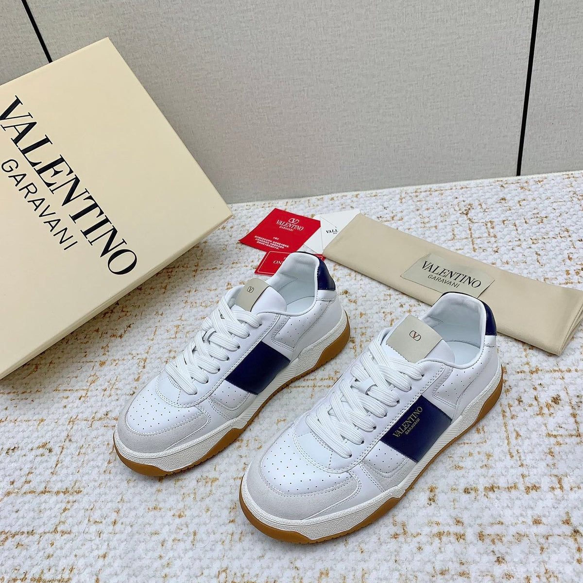 VT 25 Low Top Garavani Sneaker White Blue Cowhide 331677