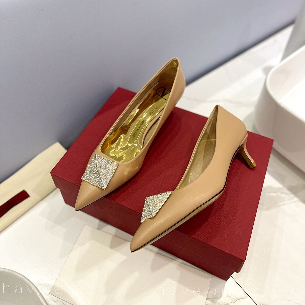 One Stud Diamond Patent Beige Leather Pump