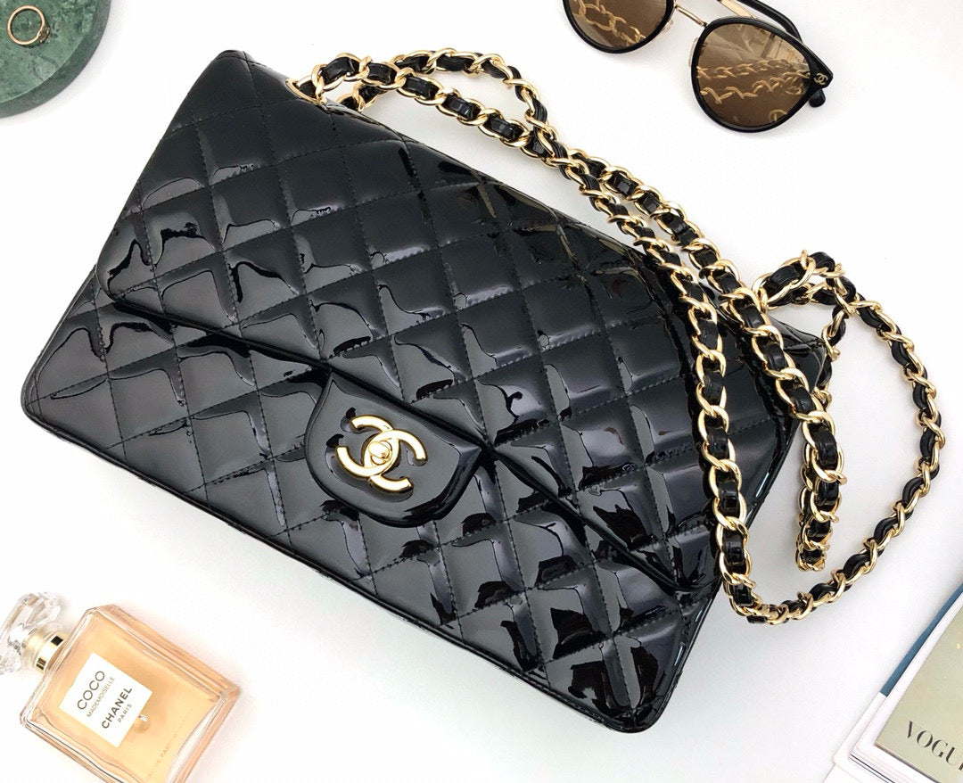 CLASSIC JUMBO FLAP BAG 30CM BLACK PATENT CALFSKIN GOLD HARDWARE