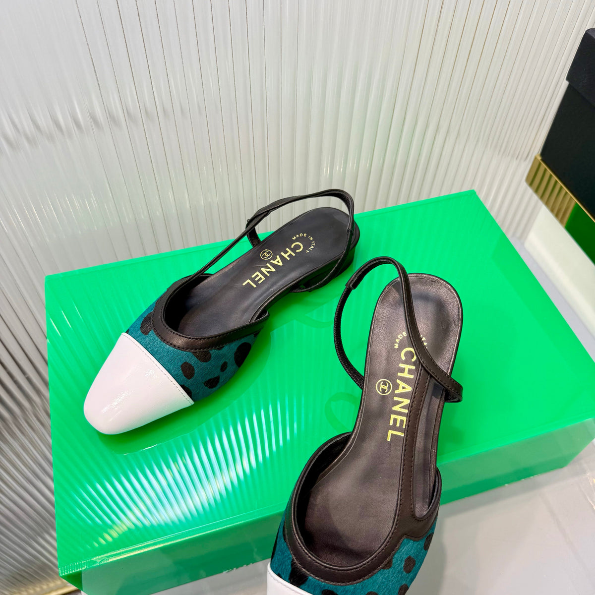 CC Slingback Flat White Teal Green Leopard-Print Leather 923833