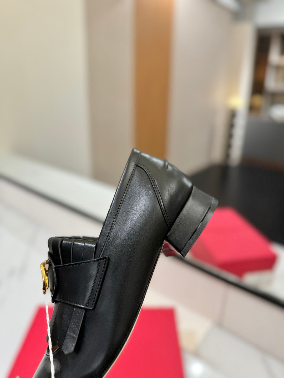 VT 2025 Signature Loafer Black Calf Leather 295075