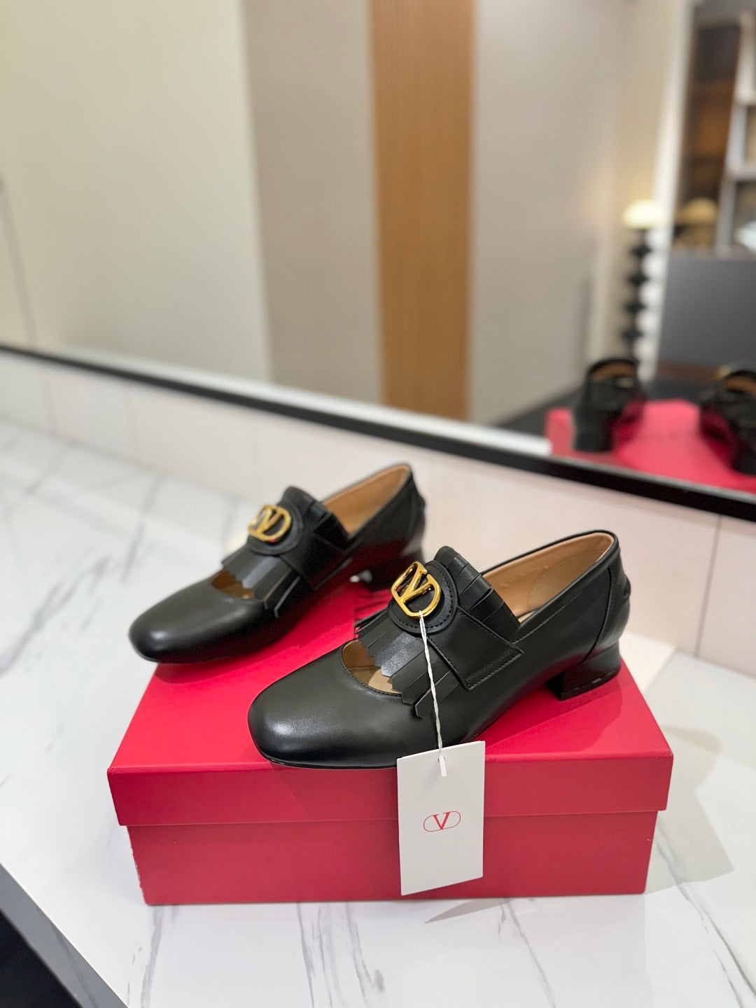 VT 2025 Signature Loafer Black Calf Leather 295075