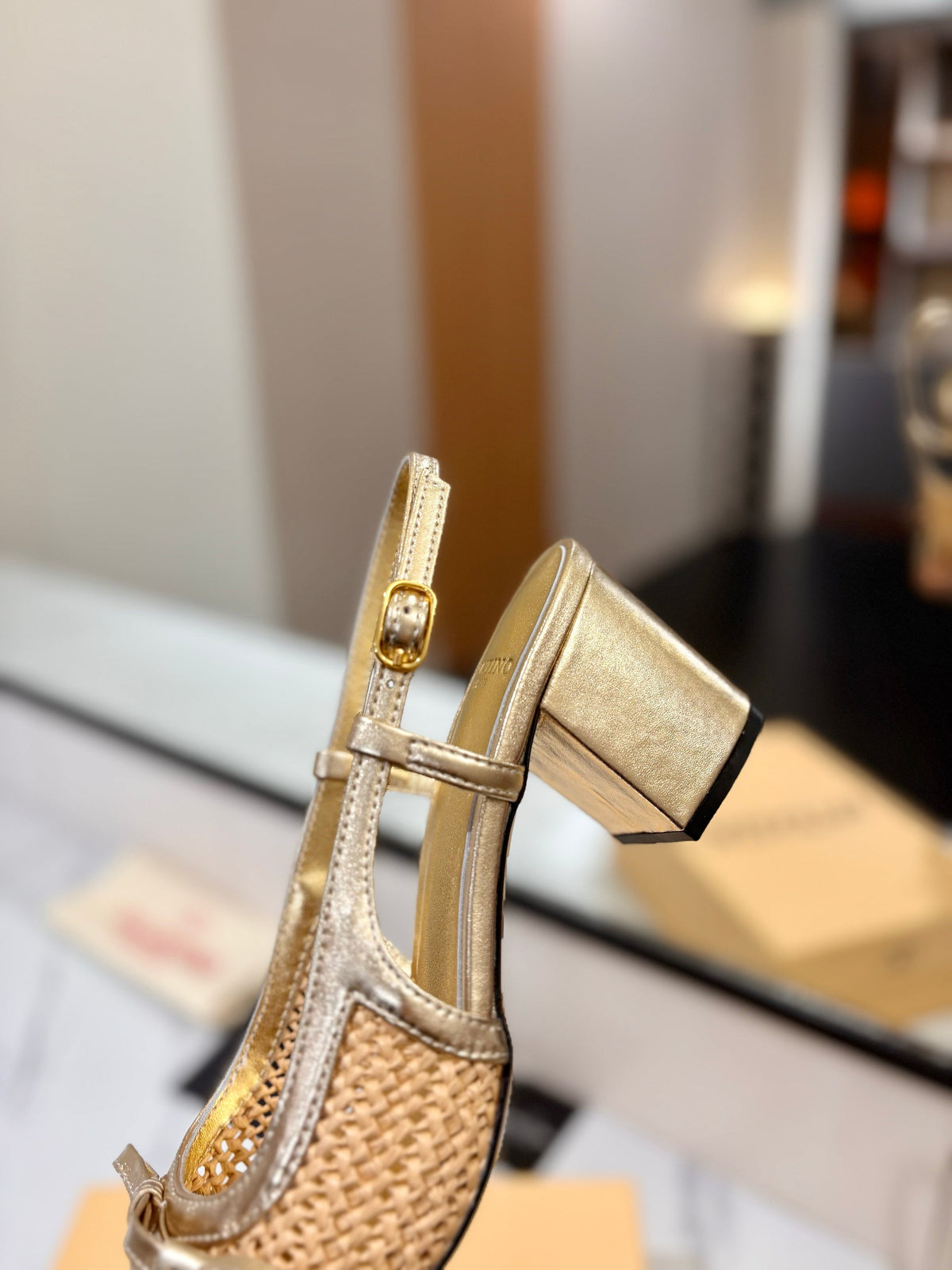 VT 26s Valet Du Roi Slingback 6cm Gold Raffia Leather 985449