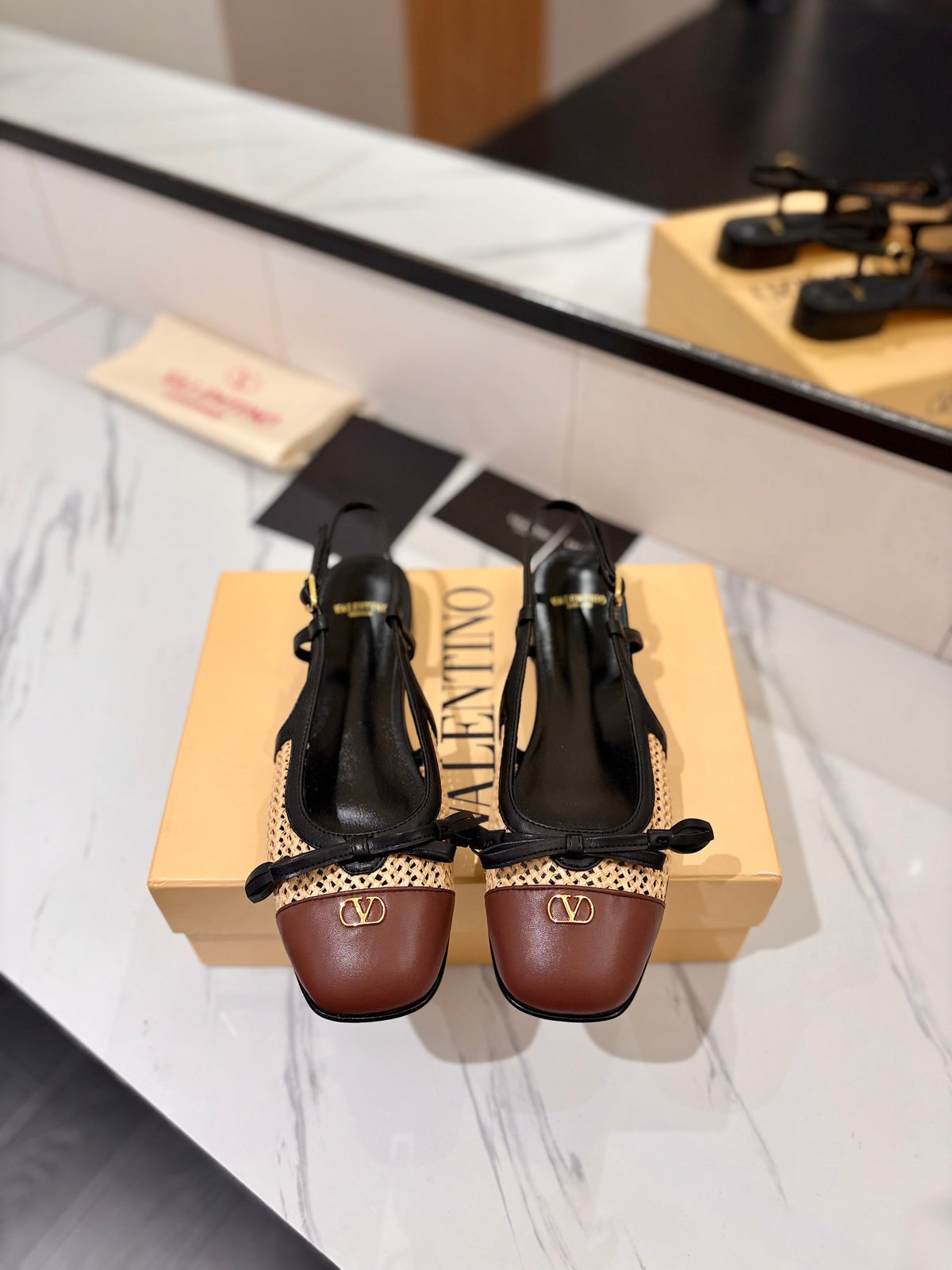VT 26s Valet Du Roi Slingback Flats Black Brown Raffia Leather 985454