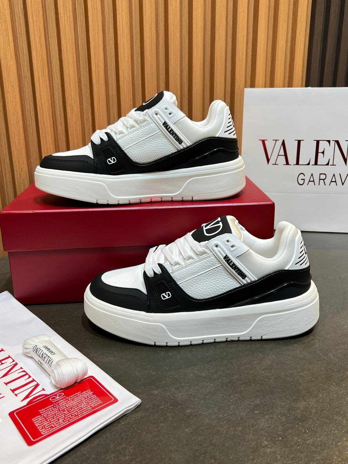 VT 25S Couple Sneakers Black White Calfskin 563120