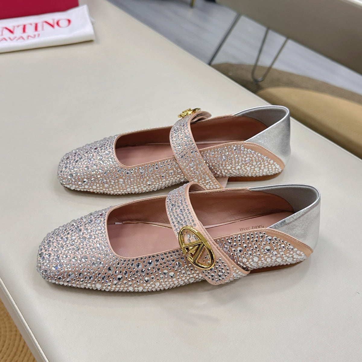 VT Vlogo Locker Diamond Pink Nude Cowhide 330737