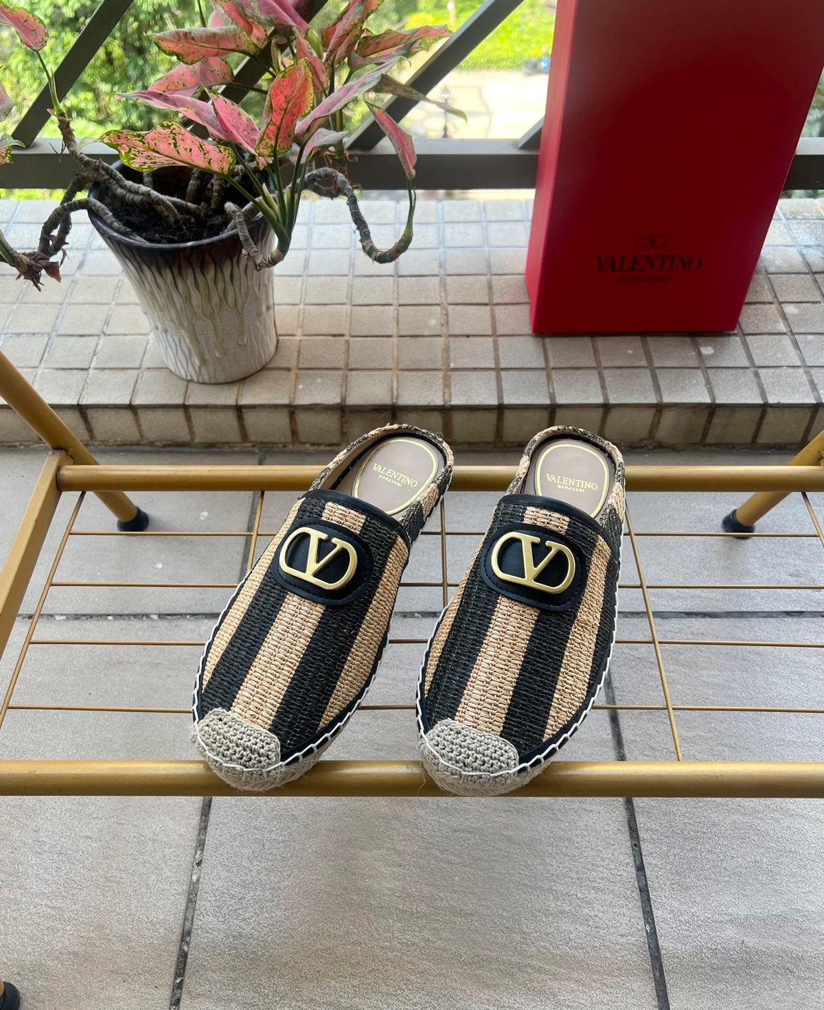 VLogo Signature Striped Espadrille Mules Beige Black Raffia 692191
