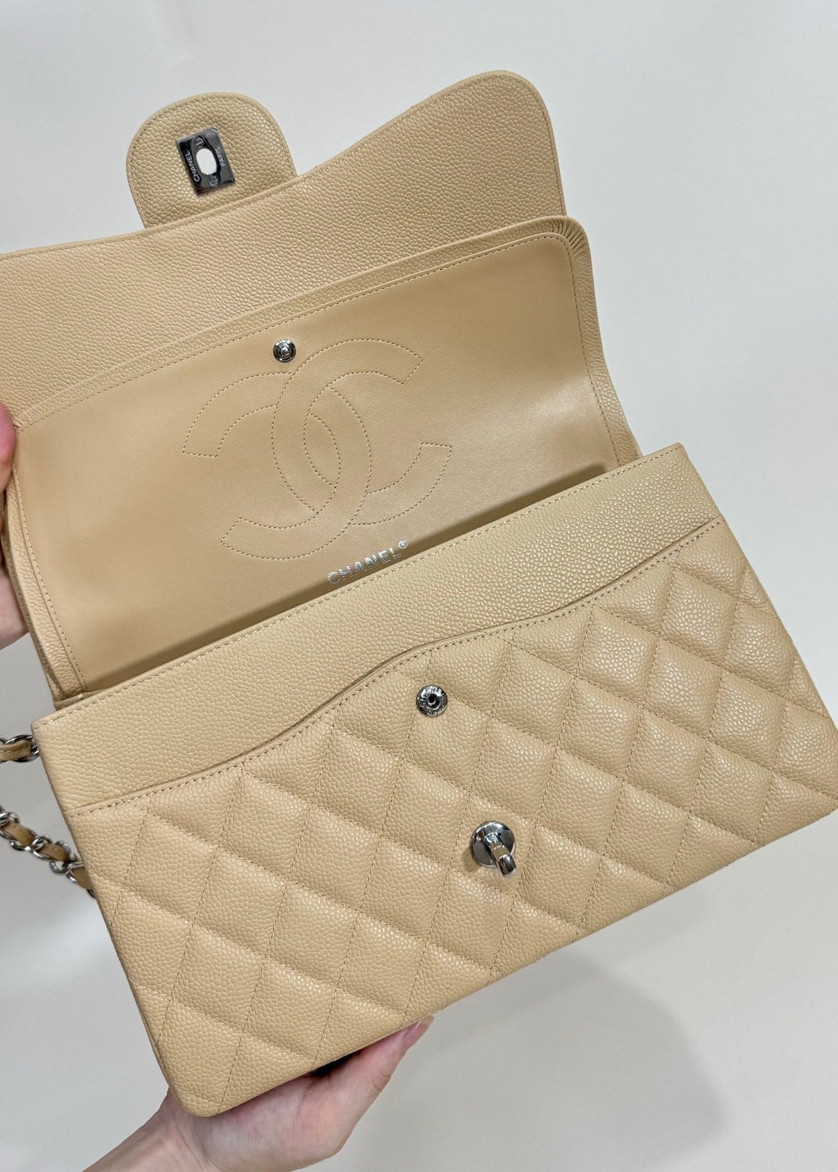 flap bag medium 25 beige caviar silver hardware
