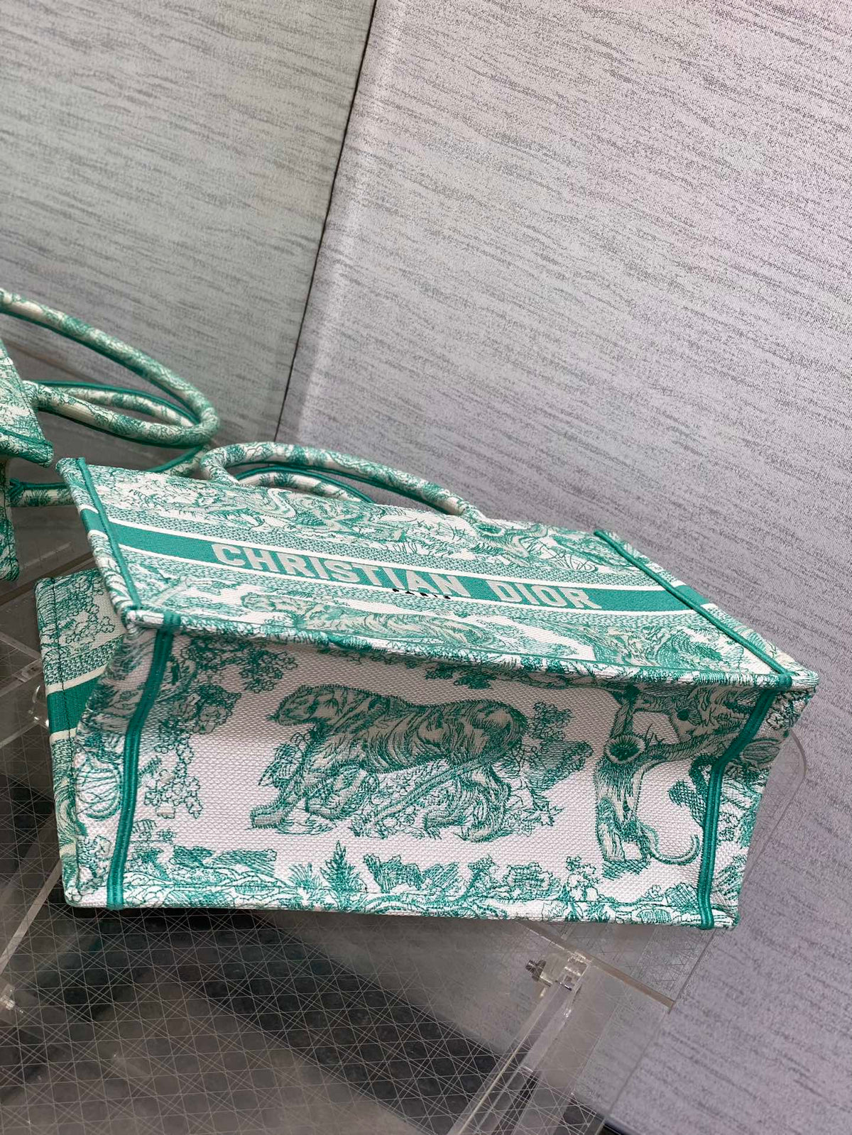 medium dioriviera book tote 36 aquamarina tiger embroidery canvas