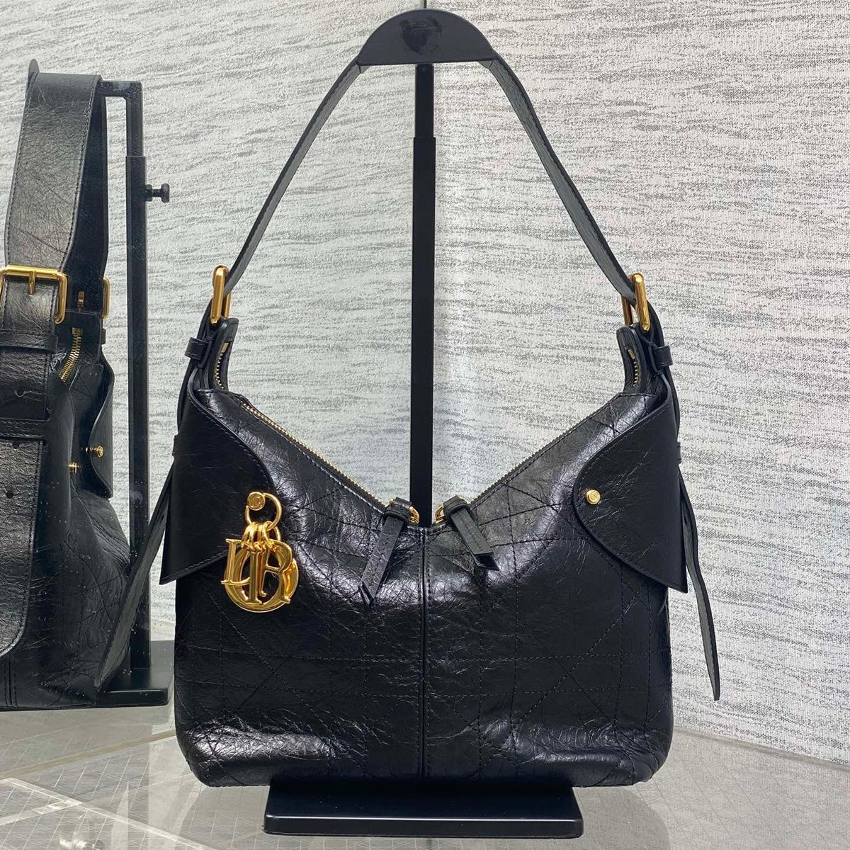 CD VOYAGE handbag 23 Black Crinkled Calfskin
