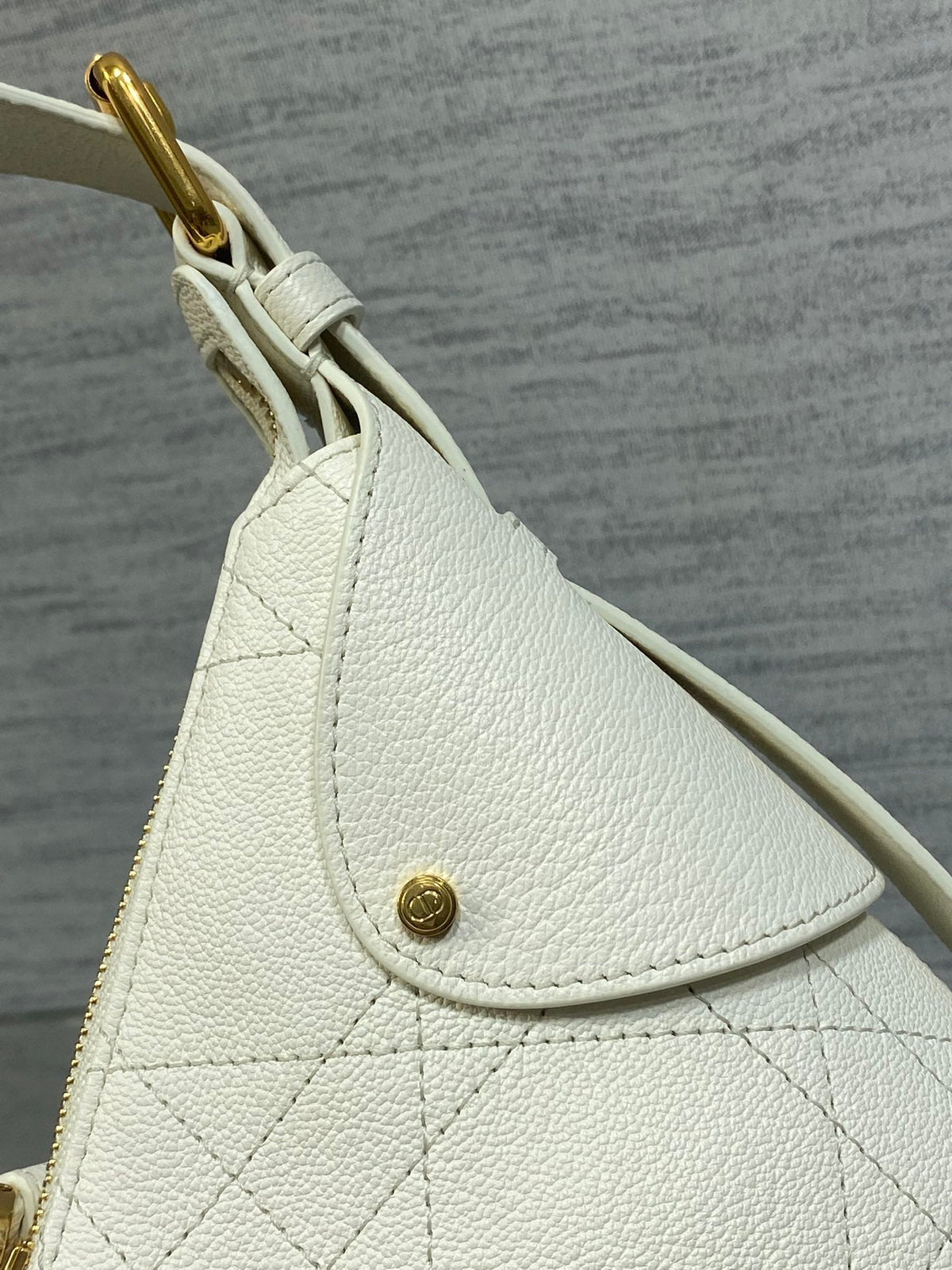 Dior 2025 Voyage Bag 23cm White Grained Calfskin 267760