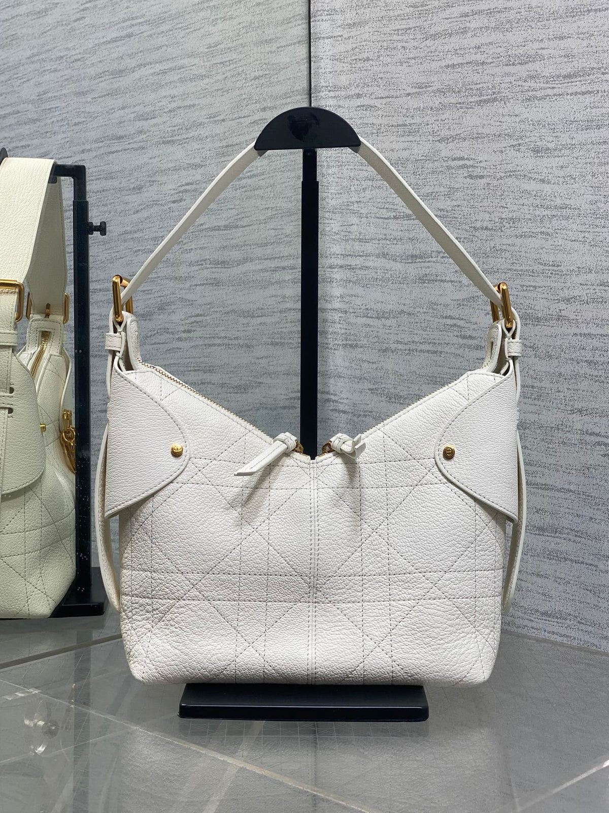 Dior 2025 Voyage Bag 23cm White Grained Calfskin 267760