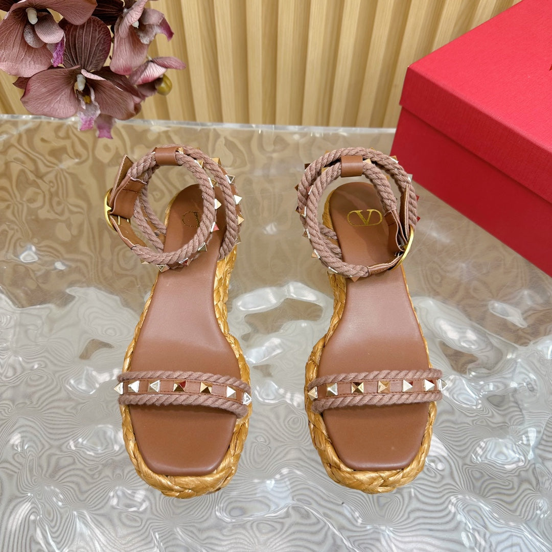 Rockstud Flatform Sandal 45mm In Brown Mix Brownish Pink Calfskin And Raffia 102842