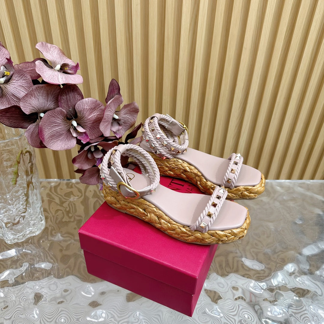 Rockstud Flatform Sandal 45mm In Rose Pink Calfskin And Raffia 102846