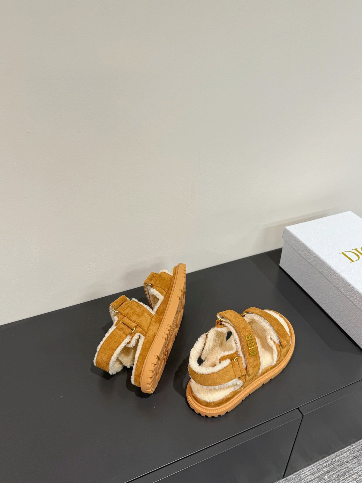 Dioract Sandal In Caramel Suede And Wool Fleece Lining 109871