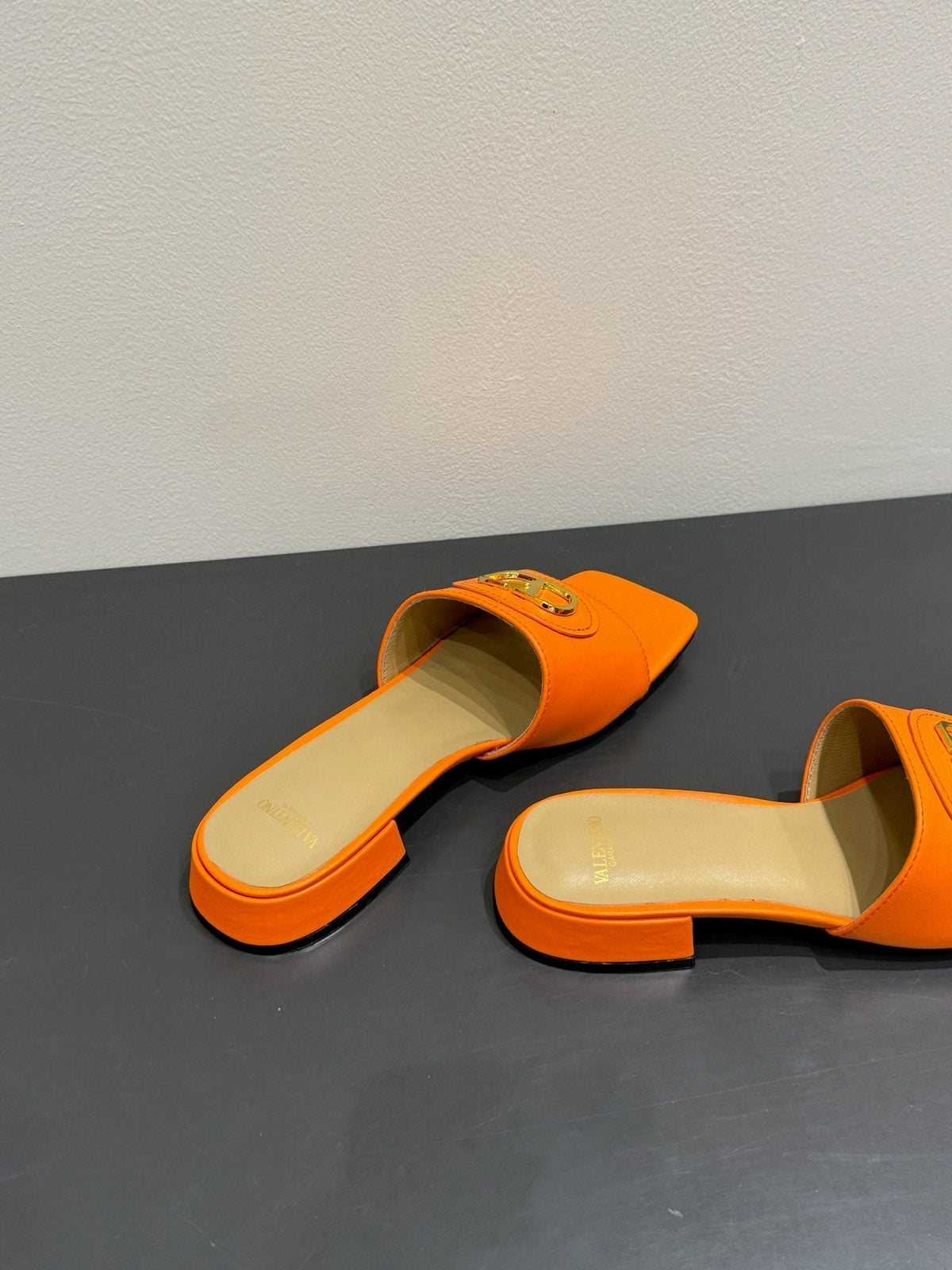 VT 25 Vlogo Slides 2cm Orange Cowhide 337915