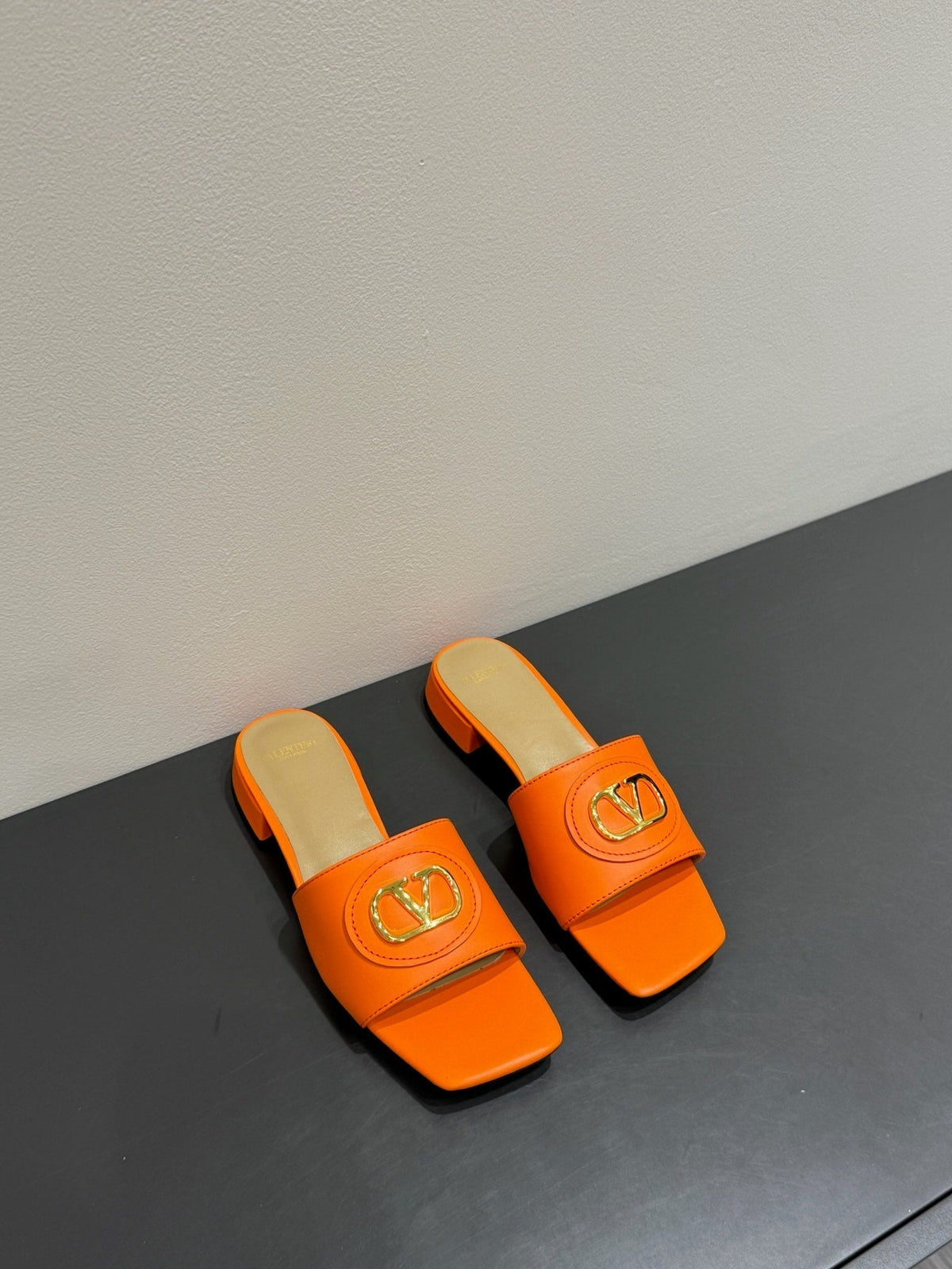 VT 25 Vlogo Slides 2cm Orange Cowhide 337915