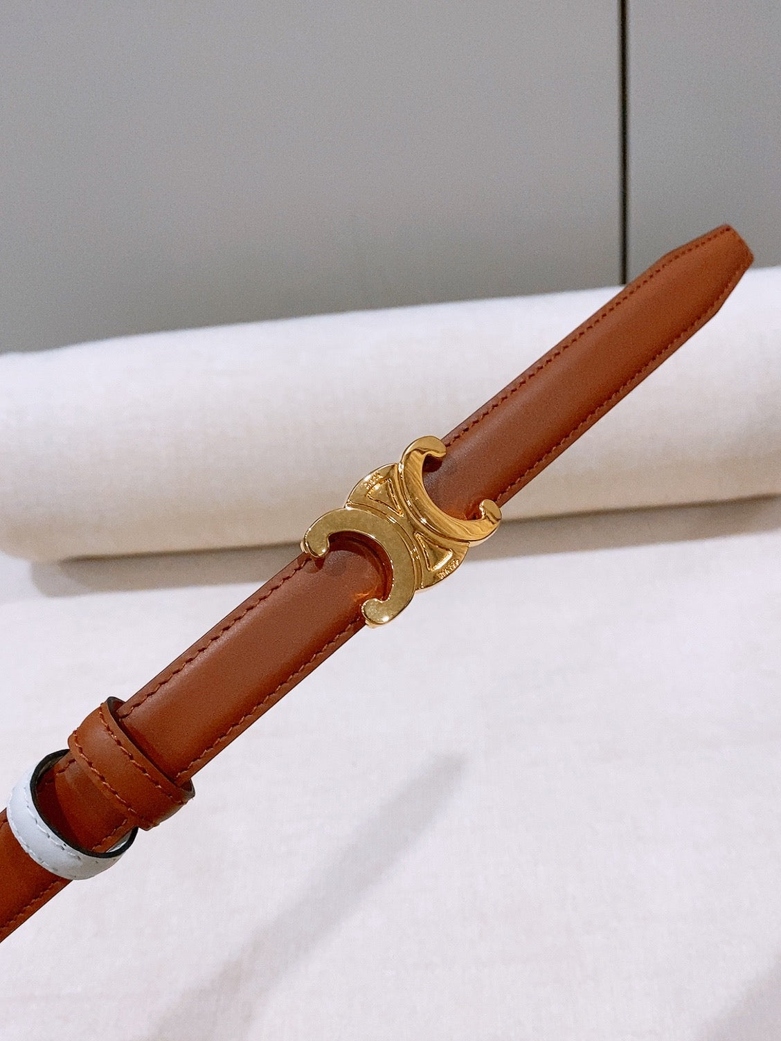 CELINE 26S REVERSIBLE BELT 18 MM IN WHITE AND BROWN CALFSKIN 656088