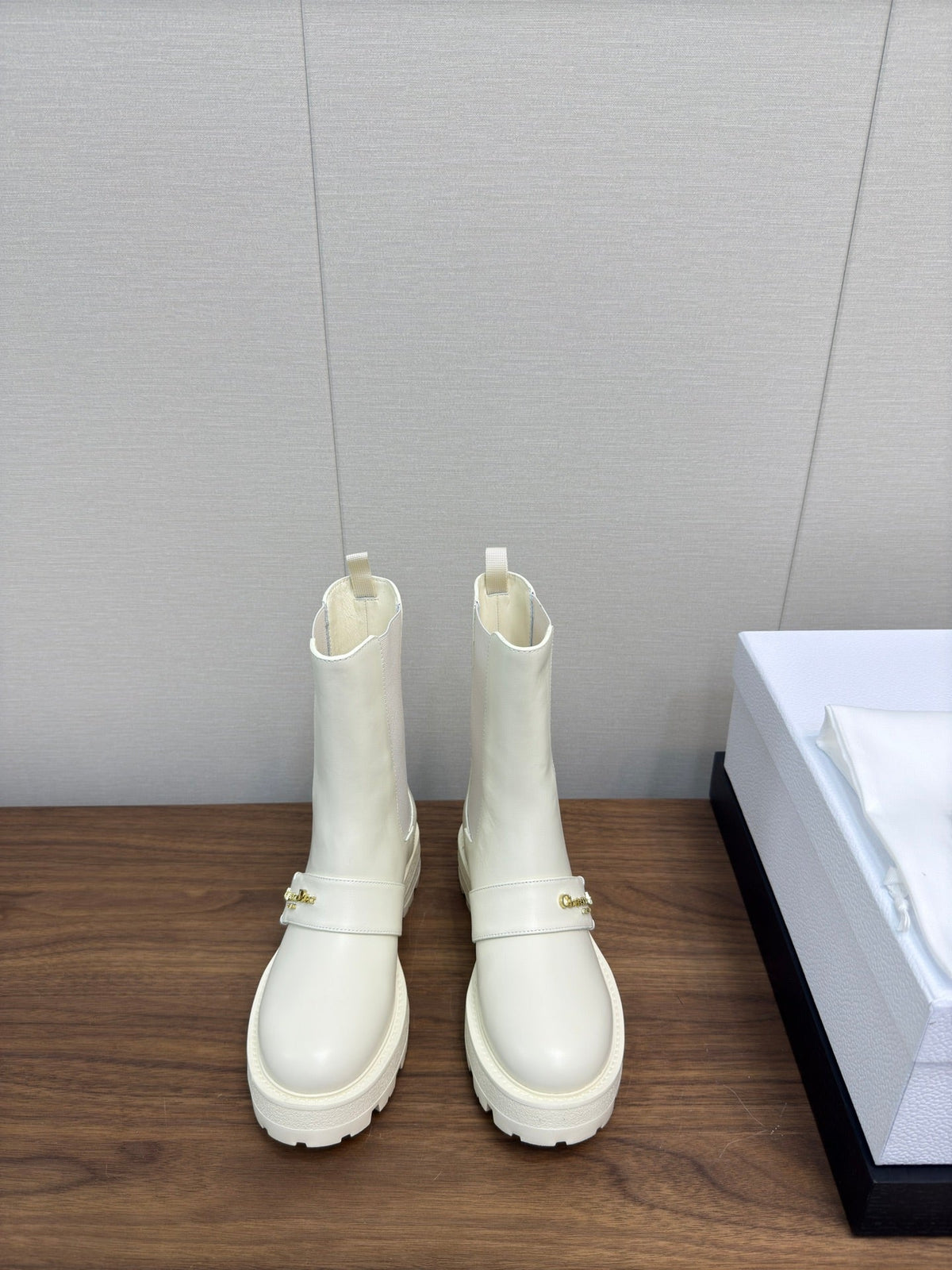 CD D-Quest Ankle Boot 40mm In White Calfskin 112935