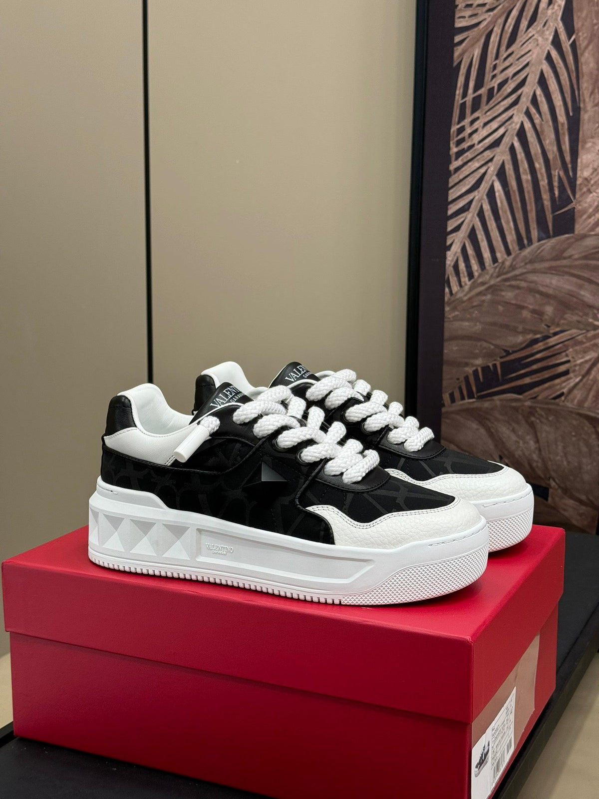VT 2025 Pattern Sneakers Black White Cowhide 548579