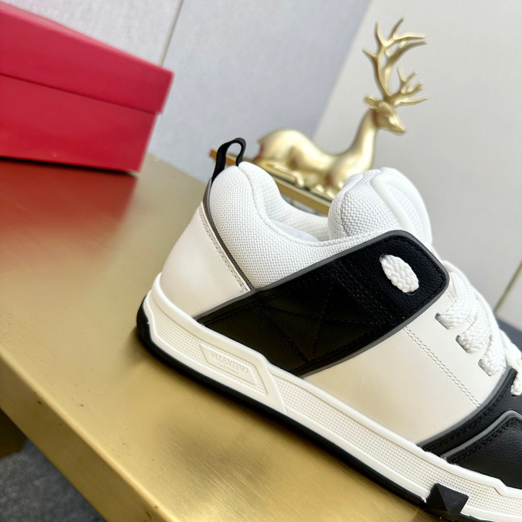 One Stud Sneaker Garavani Black Calfskin White Fabric