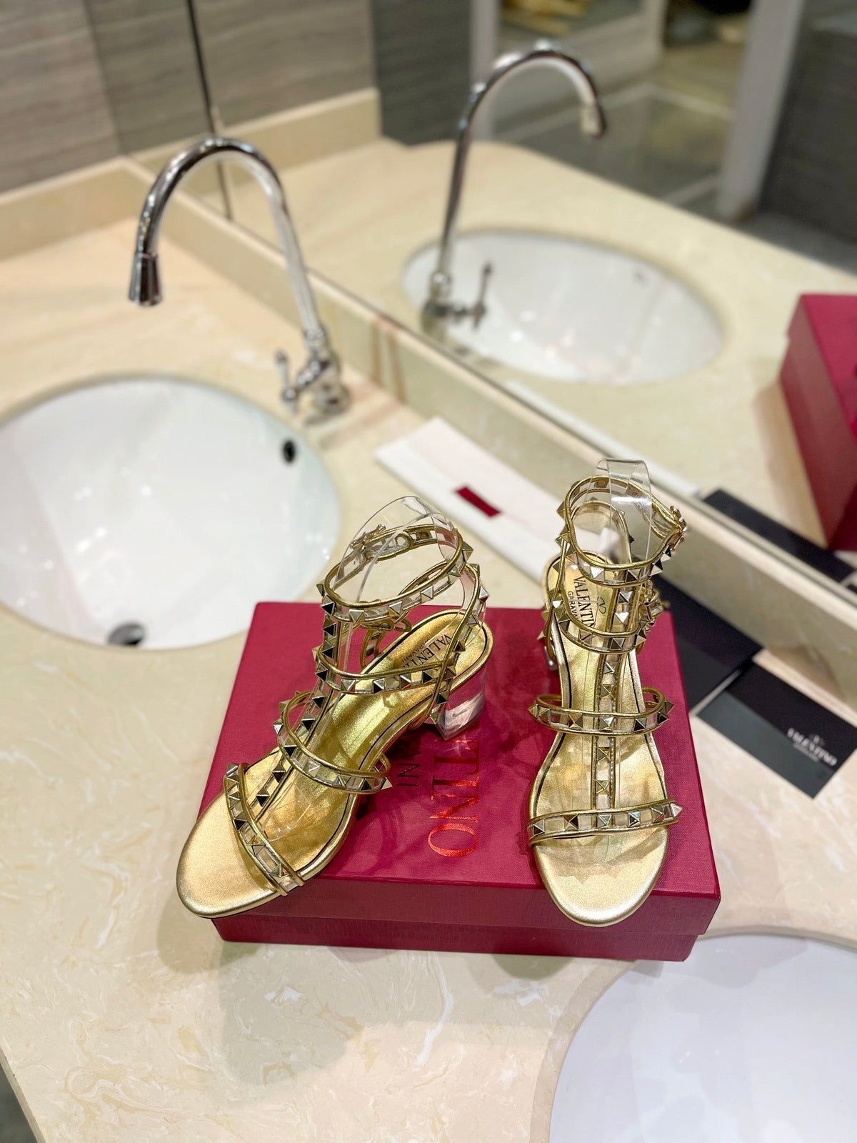 ROCKSTUD SANDAL WITH STRAP IN GOLD CALFSKIN 60 MM