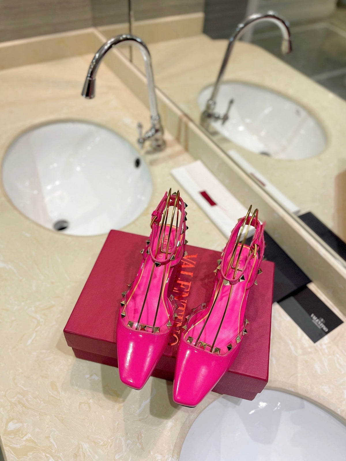 ROCKSTUD SLINGBACK IN BRIGHT PINK CALFSKIN 50MM