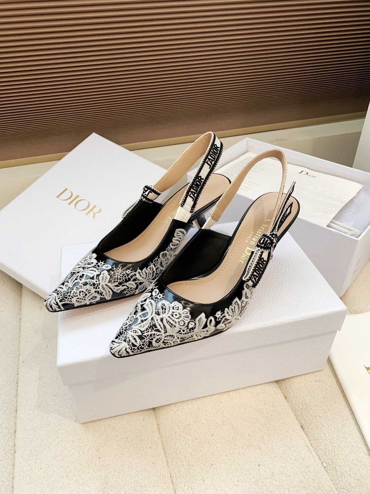 CD 26s J'Adior Jacquard Embroidered Slingback 6.5 Black Patent Leather 614928