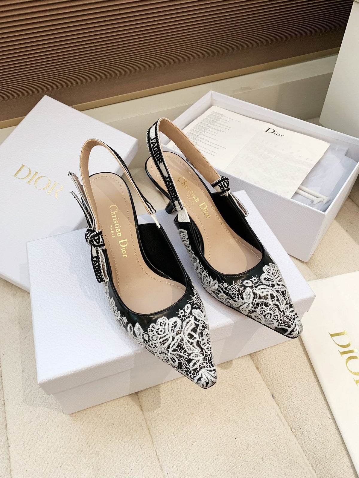 CD 26s J'Adior Jacquard Embroidered Slingback 6.5 Black Patent Leather 614928