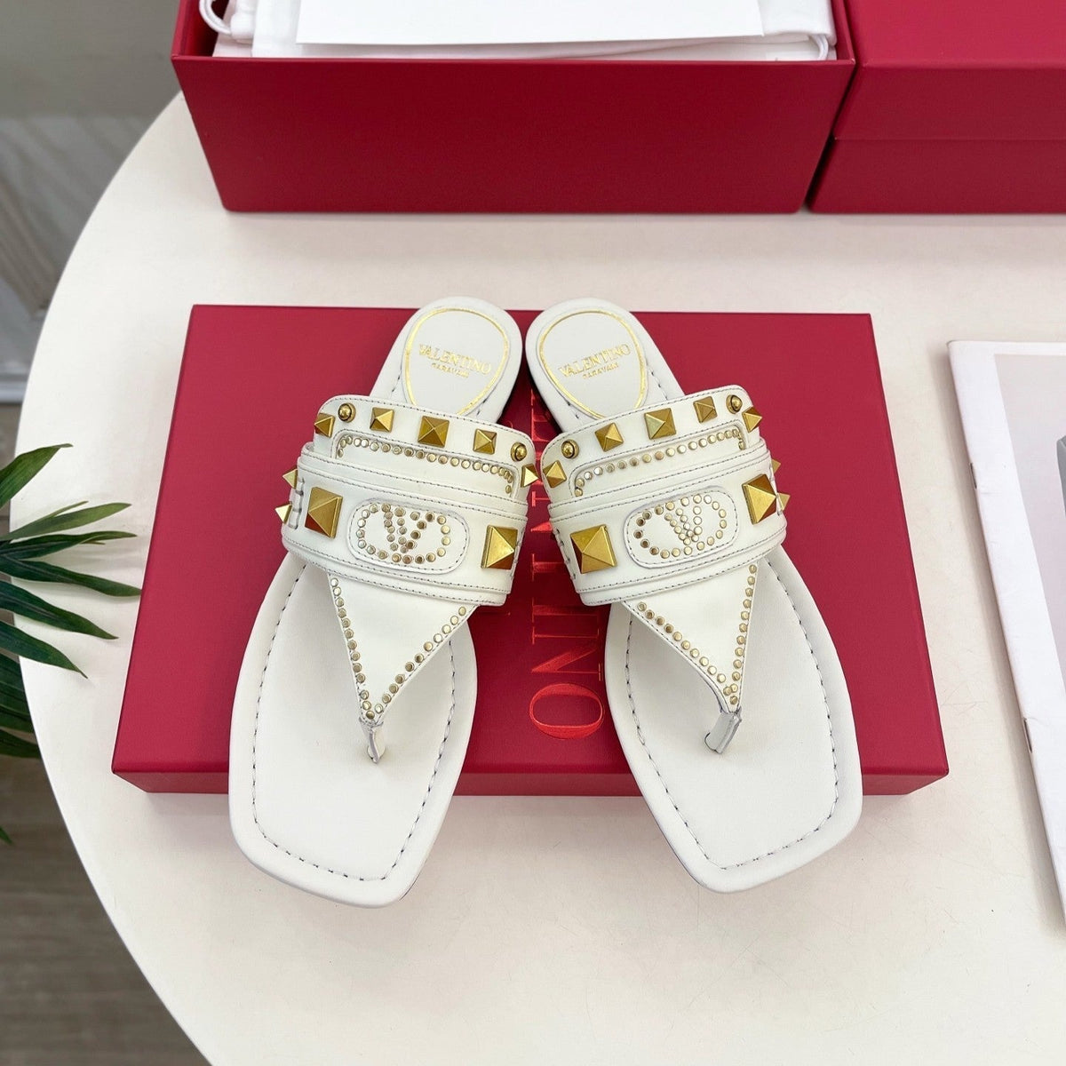 Plaster Caster Buffalo Thong Sandal White Calfskin And Cowhide 307475