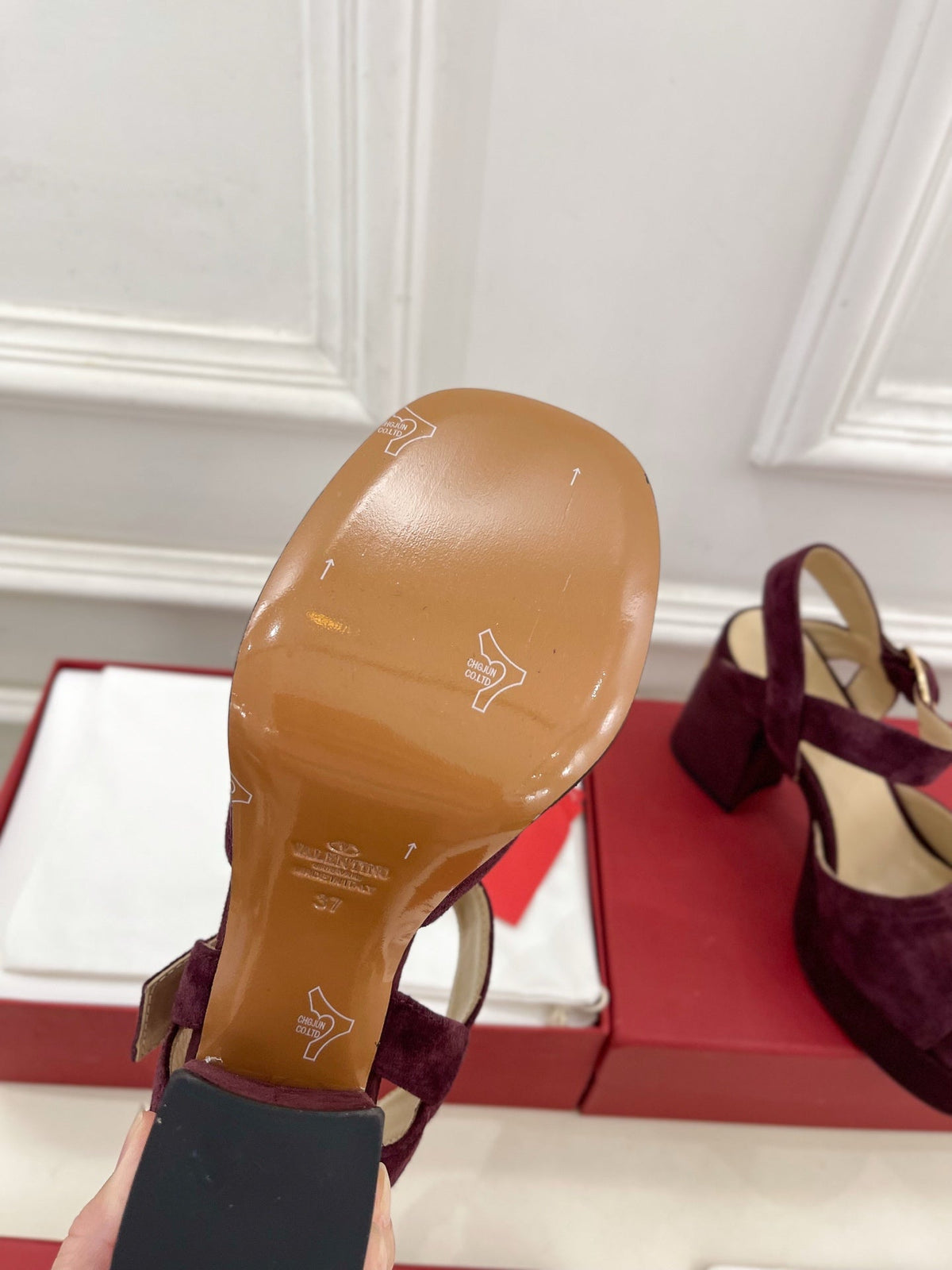 VT Garavani 25 Platform Ruby Red Suede 330965