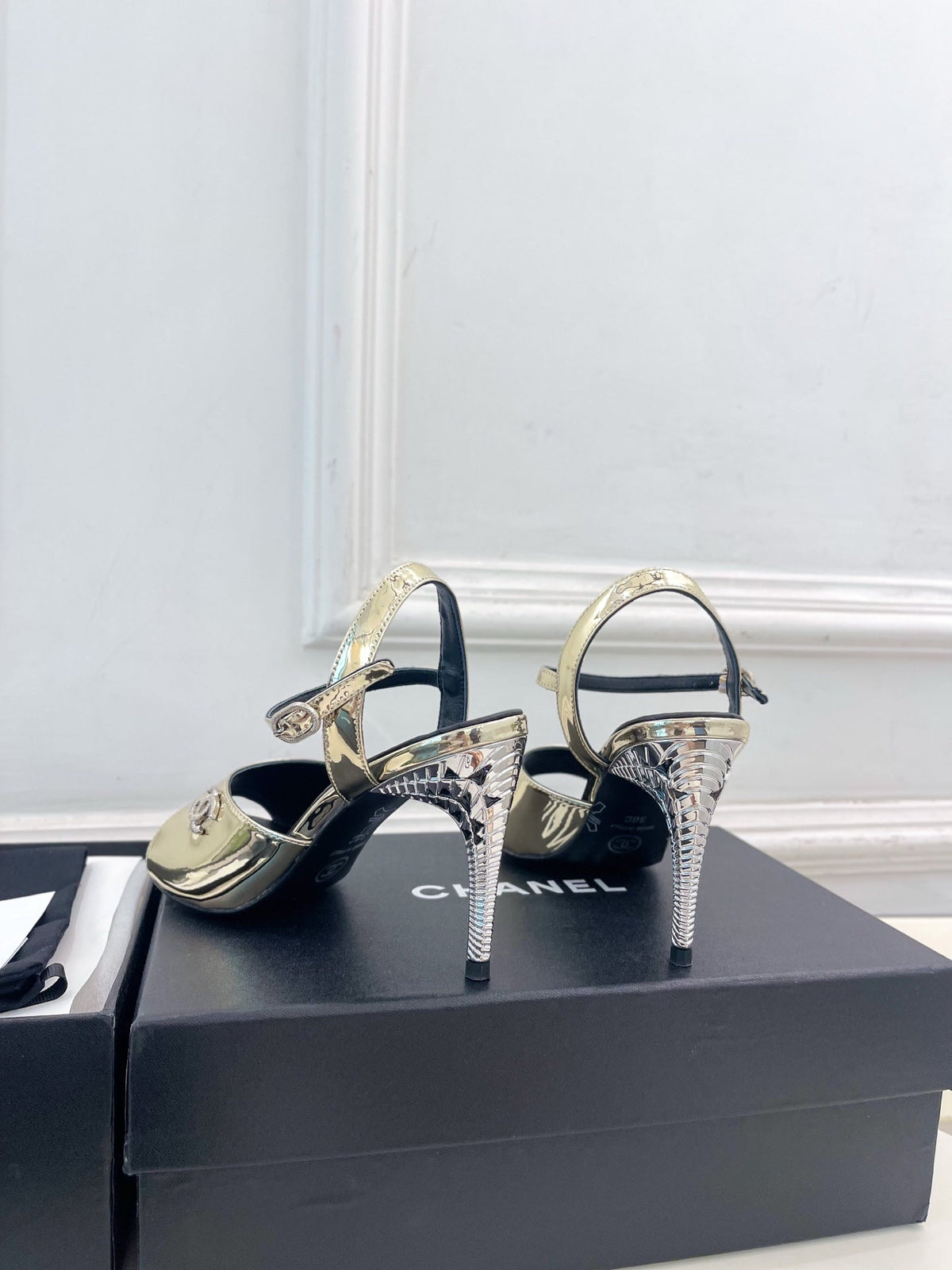 CC 26s Métiers d'Art Mary Jane Sandals 9cm Light Gold Patent Leather 946931