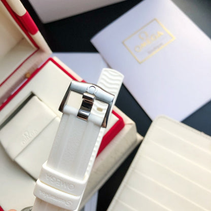 SEAMASTER DIVER 300M CO-AXIAL 42MM 007 WHITE RUBBER