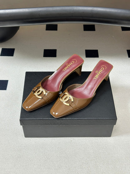 CC 26A Square Toe Mules 6cm Camel Patent Leather 888042