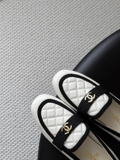 CC Quilted Logo Loafers White Leather 914189