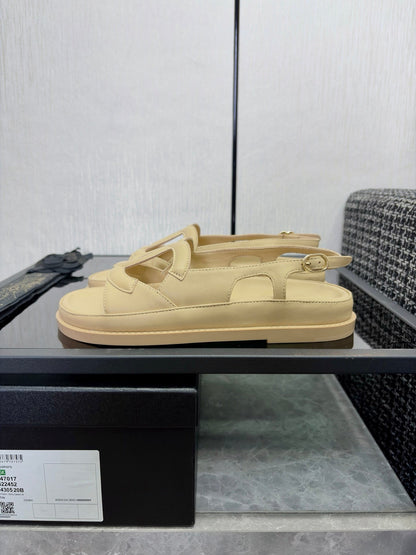 CC Sandals Beige Leather 935912