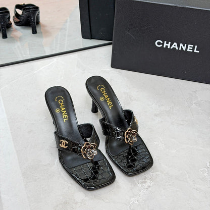 CC 26A Camellia Double C Thong Sandals 8.5CM Black Stone-Grain Cowhide 938251