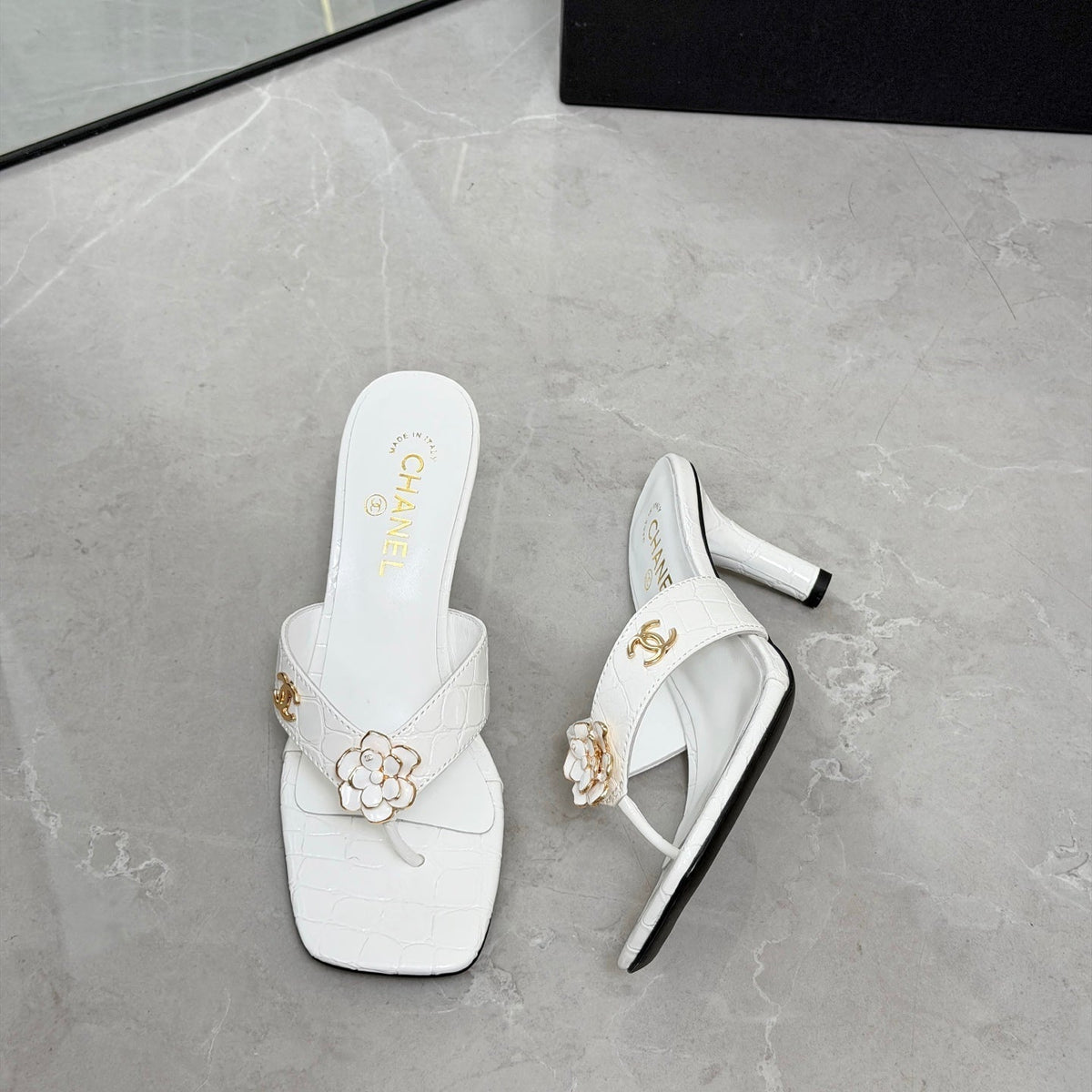 CC 26A Camellia Double C Thong Sandals 8.5CM White Stone-Grain Cowhide 938250
