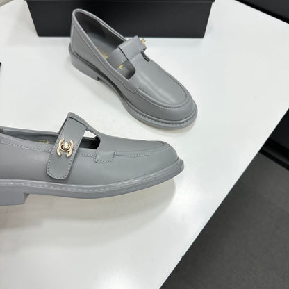 CC Turn-Lock CC T-Strap Loafers Gray Leather 944554
