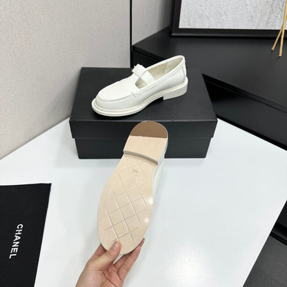 CC Turn-Lock CC T-Strap Loafers Ivory Leather 944553