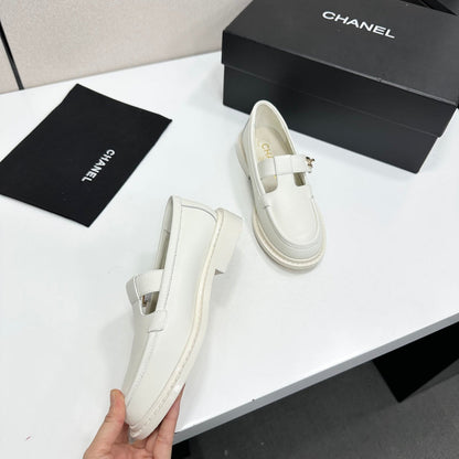 CC Turn-Lock CC T-Strap Loafers Ivory Leather 944553